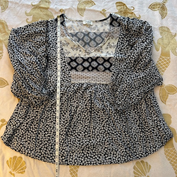 Women’s UMGEE Black and White Floral Bohemian Blouse - Size Medium - Picture 3 of 6